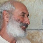 מילות פרידה לרז, מחבר קרוב