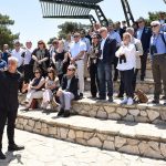 ח"כ לפיד בגבול הצפון עם ארבעים שגרירים