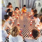 חוגגים חנוכה בקייטנה