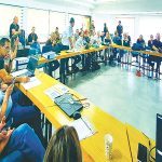 משולחן המועצה האזורית