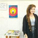 לתת להן במה